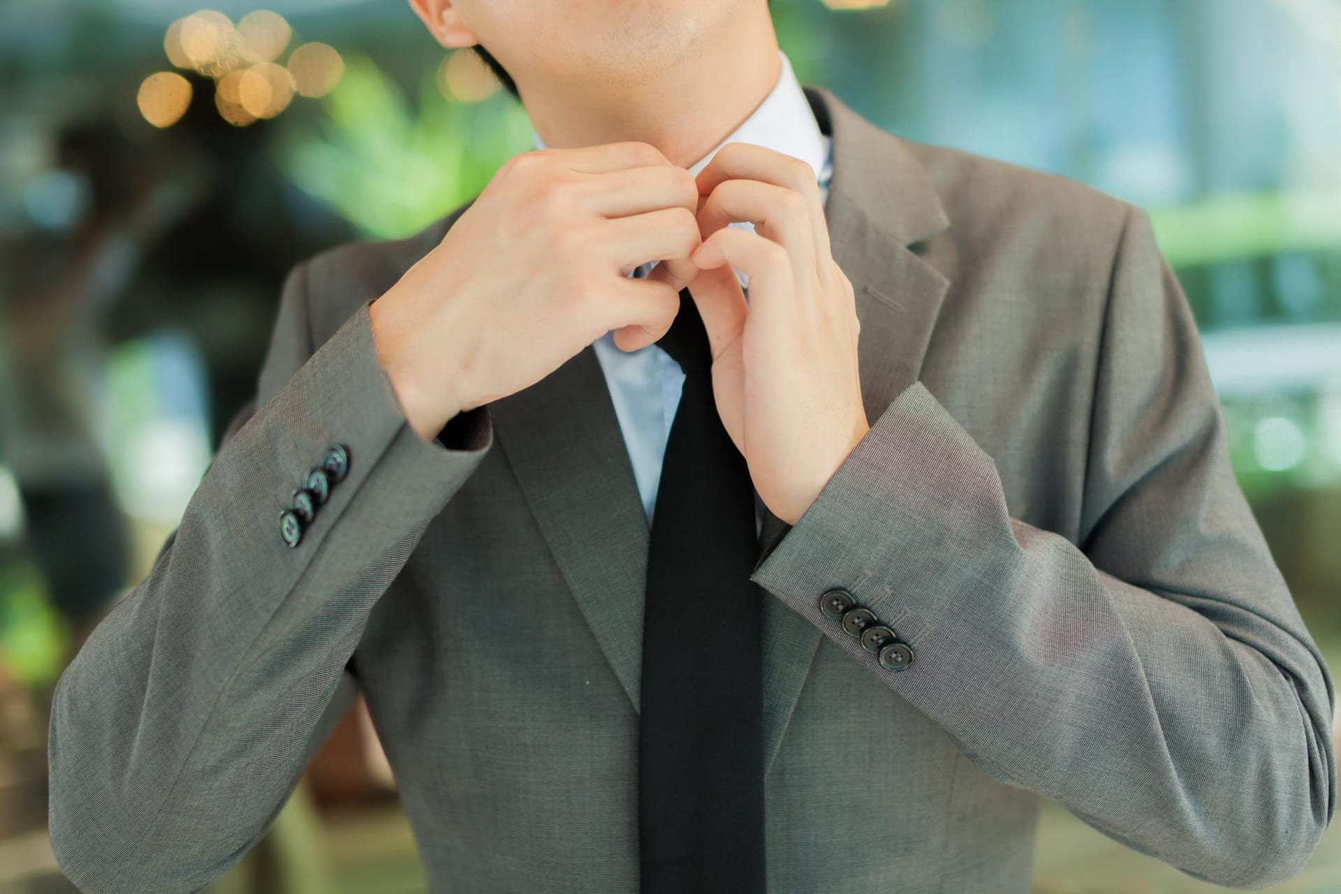 スーツはいつ買い替える?寿命の見極め方と長持ちさせる方法